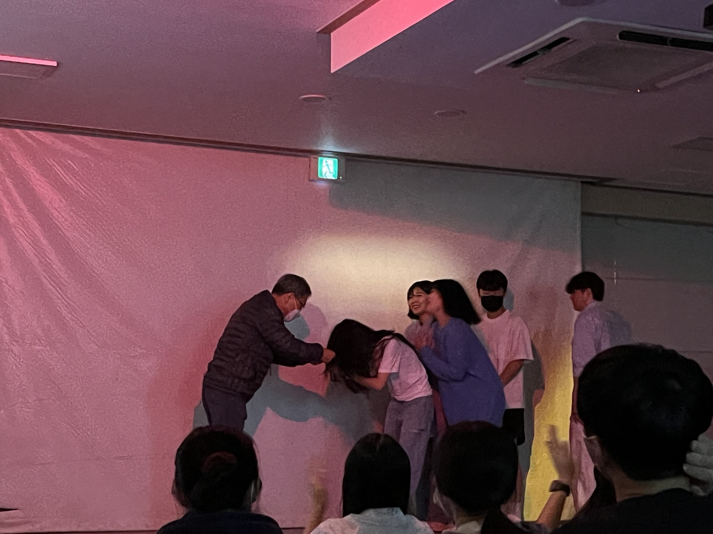 mt교수님 장기자랑 선물.jpg