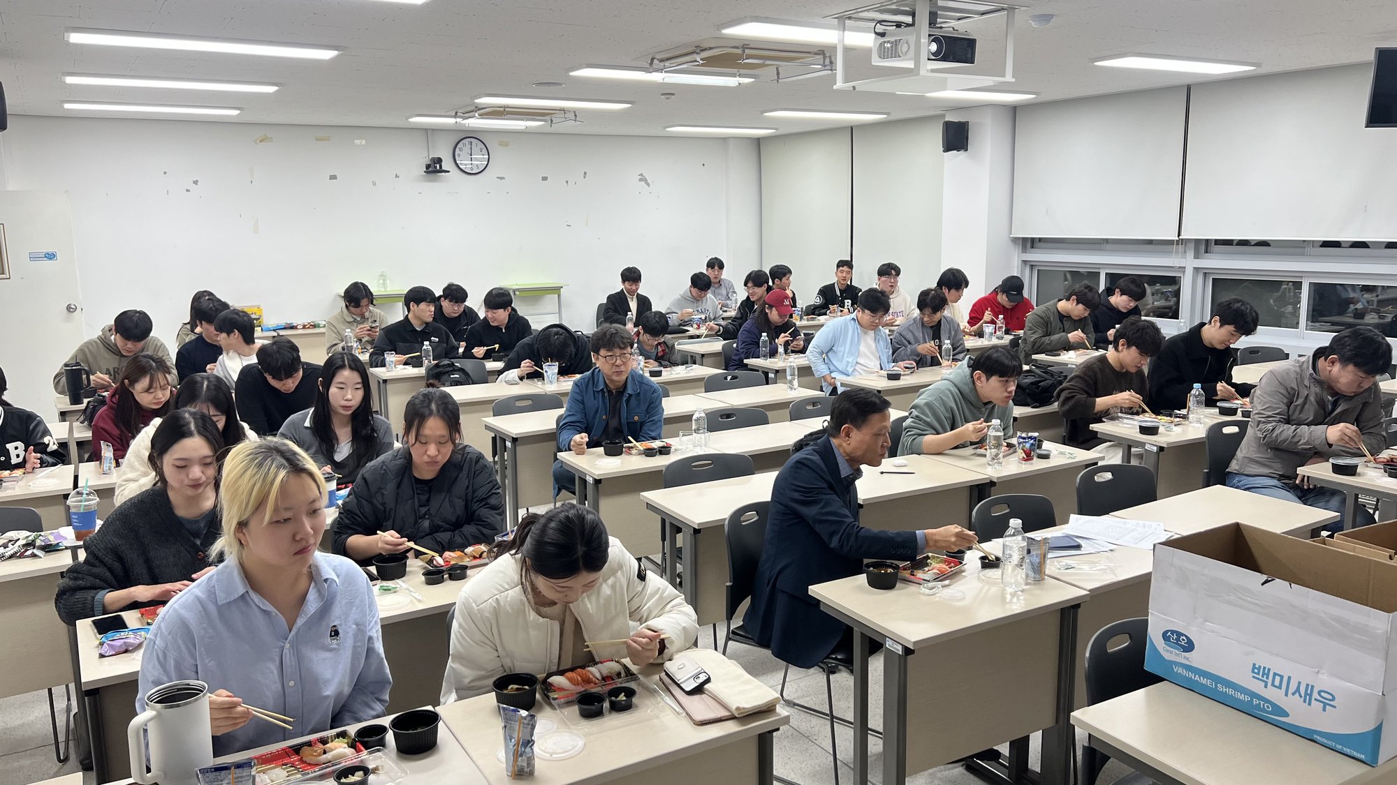 4. 사제동행 식사_초밥 (1).jpg