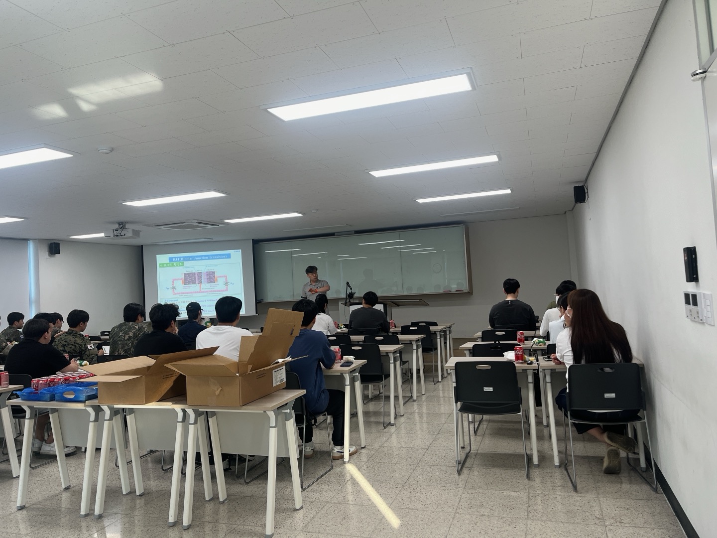 반도체소자전공특강 3차 사진 (6).jpg