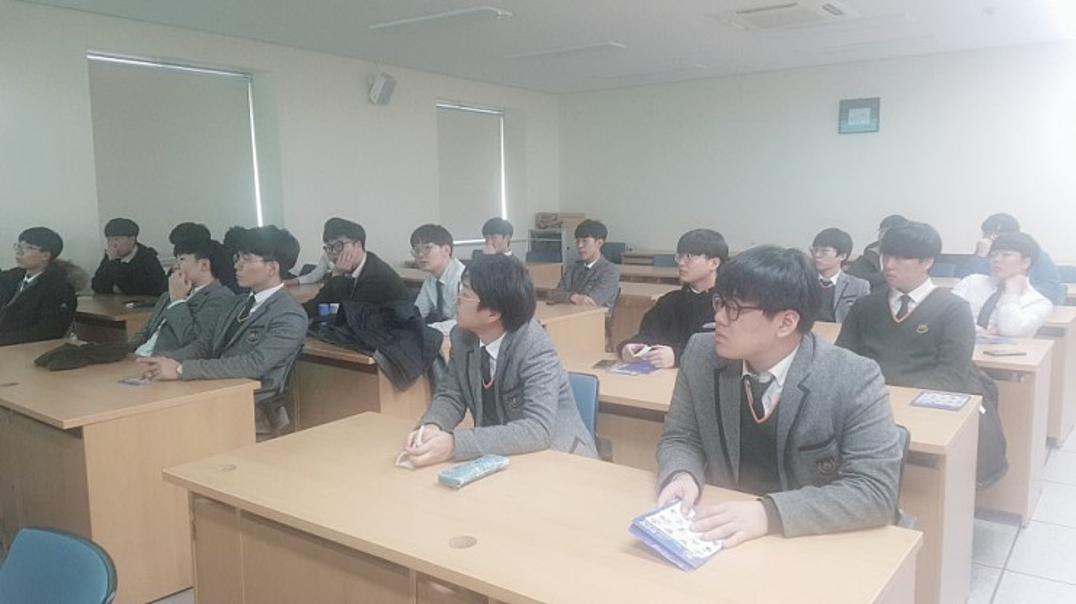 2018년11월 100년대학 전공체험 특강 - 달성고3.jpg