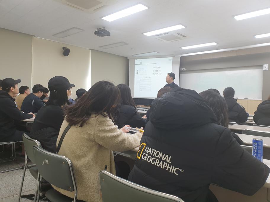 행정학과 취업특강 사진 (4).jpg