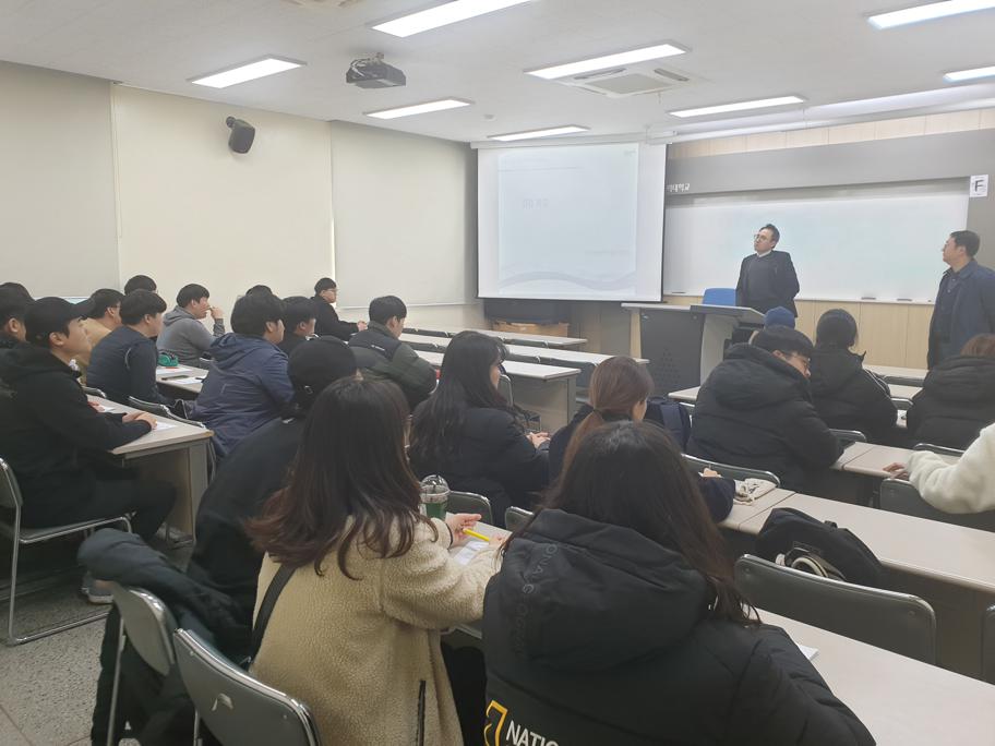 행정학과 취업특강 사진 (7).jpg
