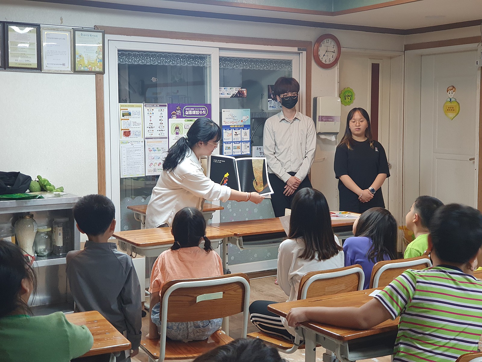 [동아리][파피루스] 2023.05.22 한사지역아동센터 그림자연극 봉사활동7.jpg