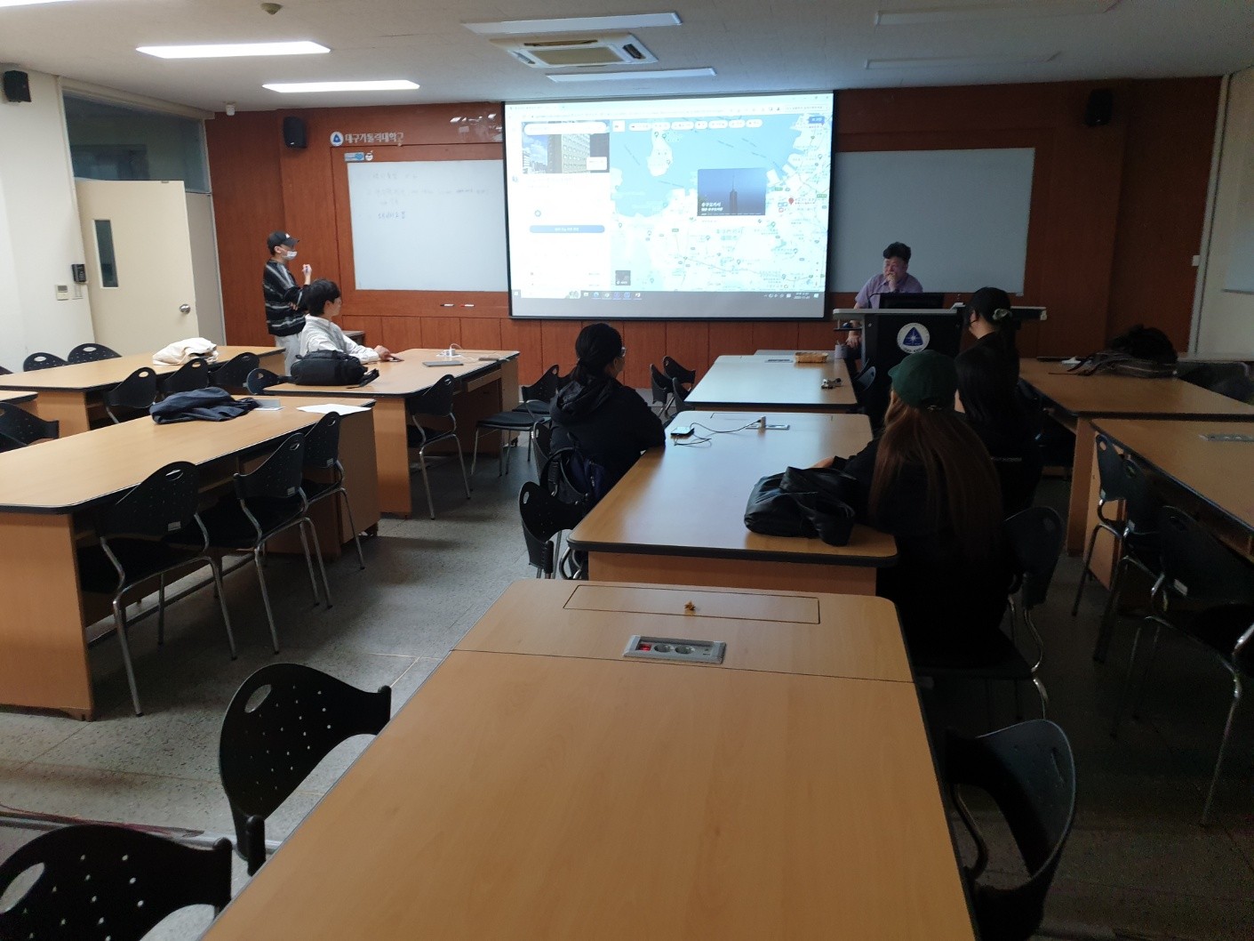 [동아리][도파라치] 2023.11.01 1차 Innovative Library Presentation3.jpg