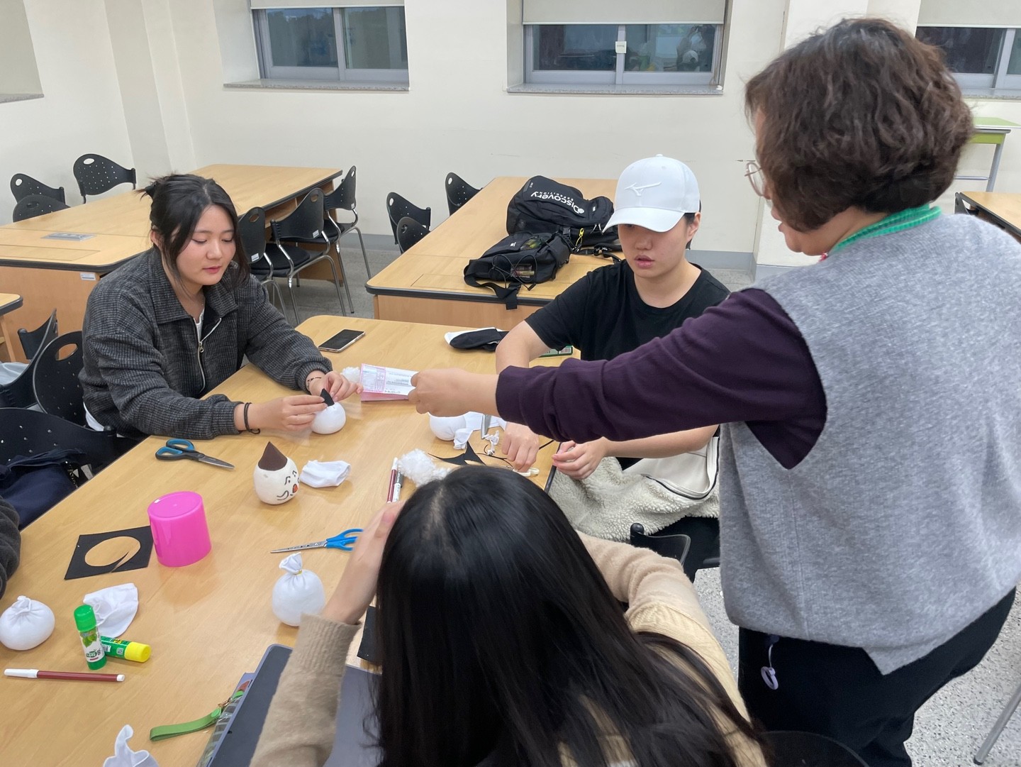 [동아리][파피루스] 2023.11.13 동화책 주인공 인형만들기6.jpg