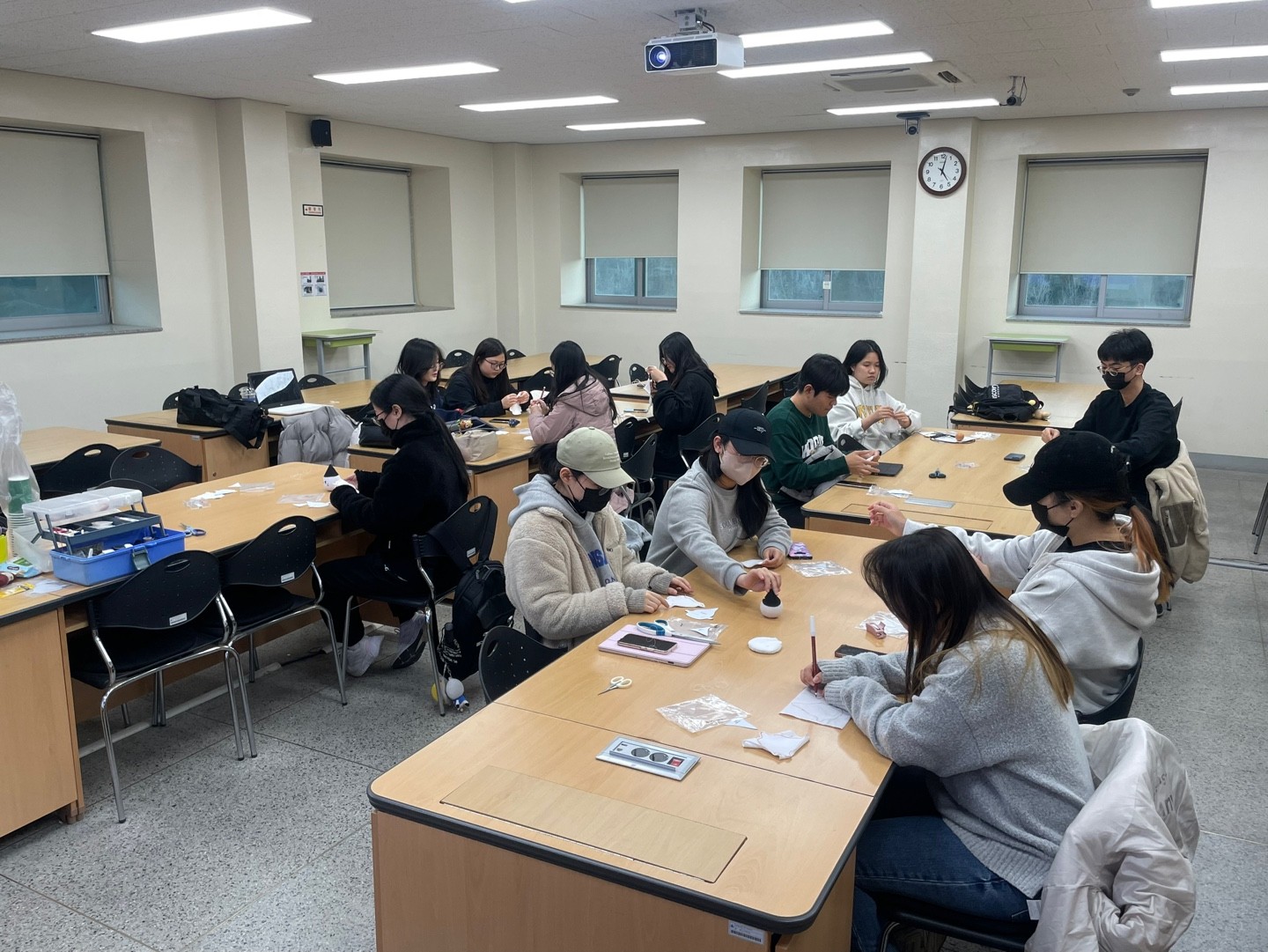 [동아리][파피루스] 2023.11.20 동화책 주인공 인형만들기2.jpg