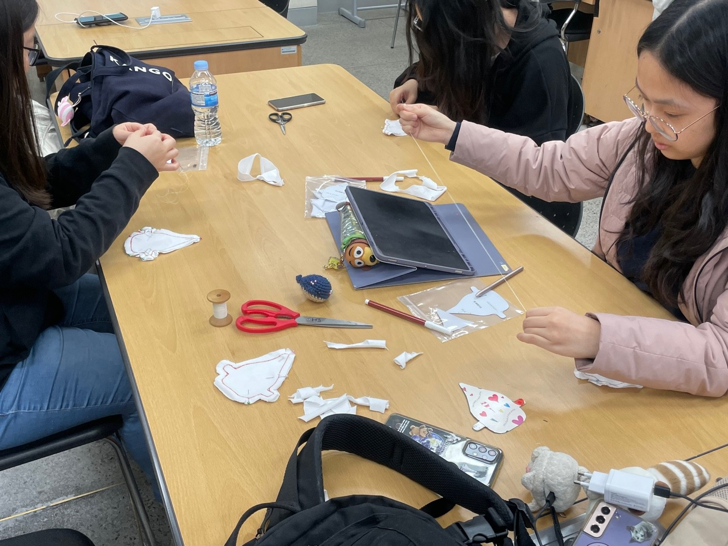 [동아리][파피루스] 2023.11.20 동화책 주인공 인형만들기5.jpg