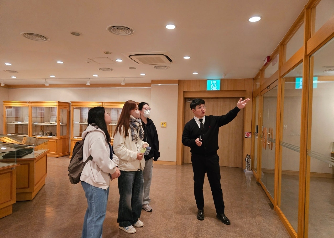 동아리도파라치_2024.11.22._계명대학교_동산도서관_견학_(1).jpg