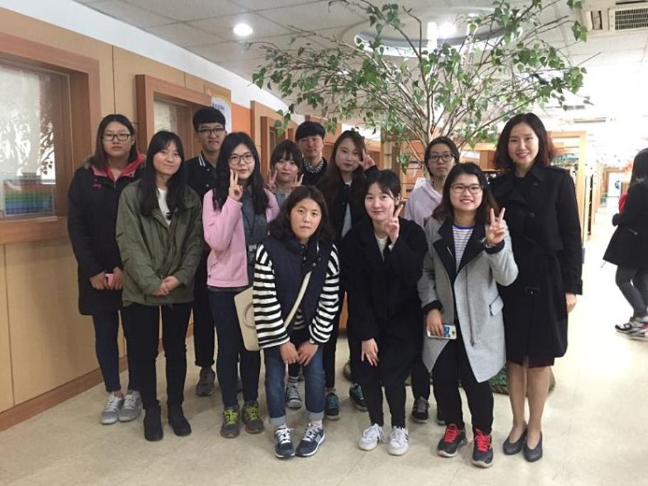 2015.11.22_TPS동아리-부산영어도서관_견학 3.jpg
