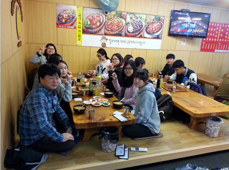 2015.11.22_TPS동아리-부산영어도서관_견학 5.jpg