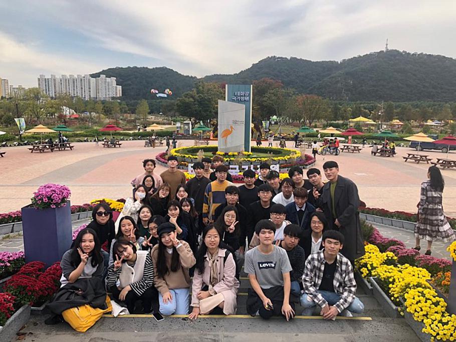 [2019.10.25] 새내기들과 교수님이 함께하는 도서관 소풍(사제동행 프로그램)2.jpg