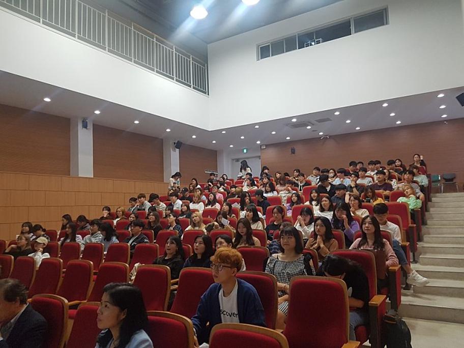 사업설명회_참가학생_사진.jpg