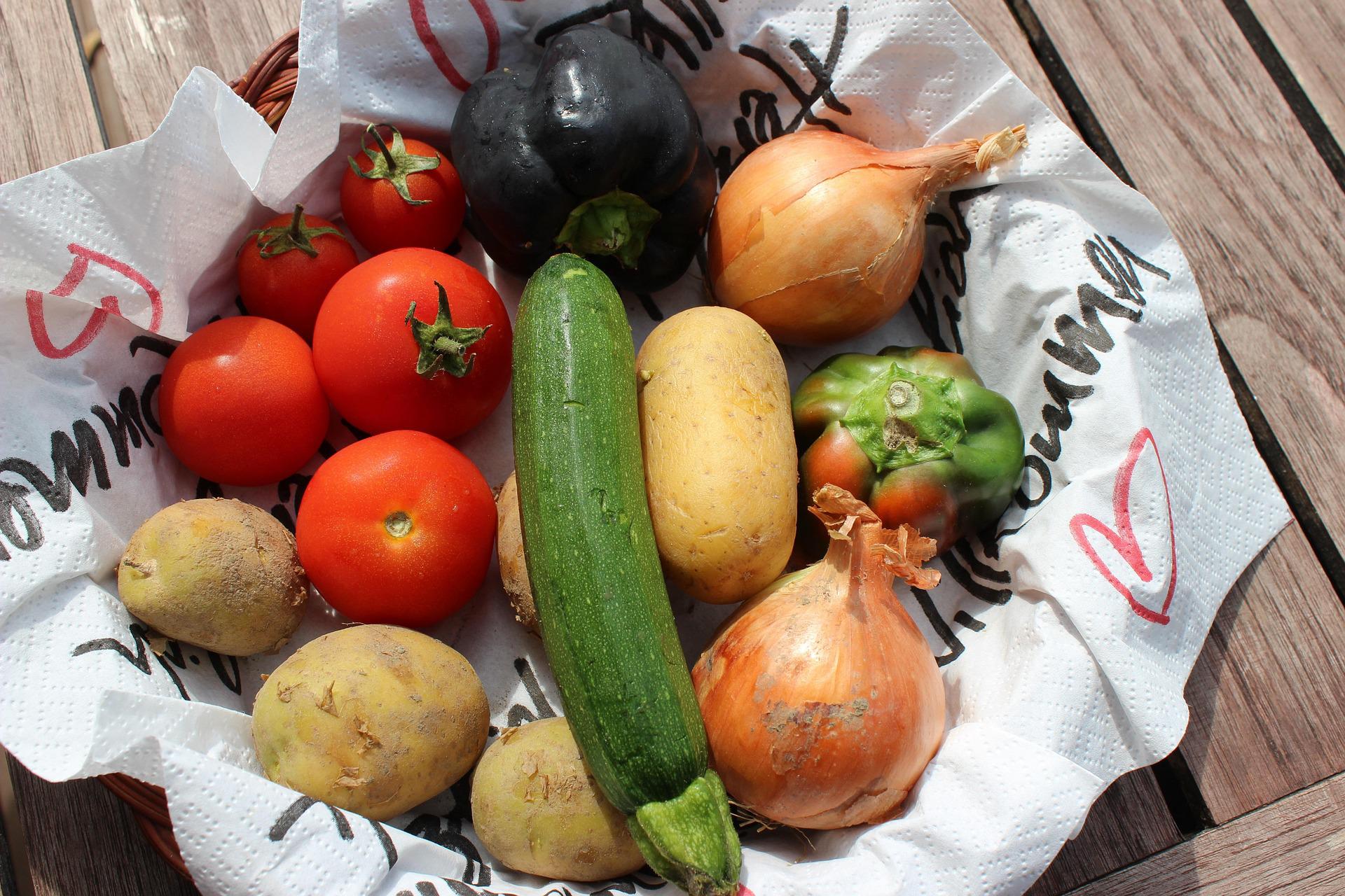 fresh-vegetables-1790858_1920.jpg